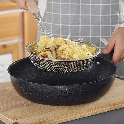 Ecumoire-avec-friture