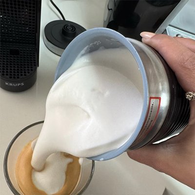 mousseur-a-lait-electrique-crema-versant-mousse-de-lait