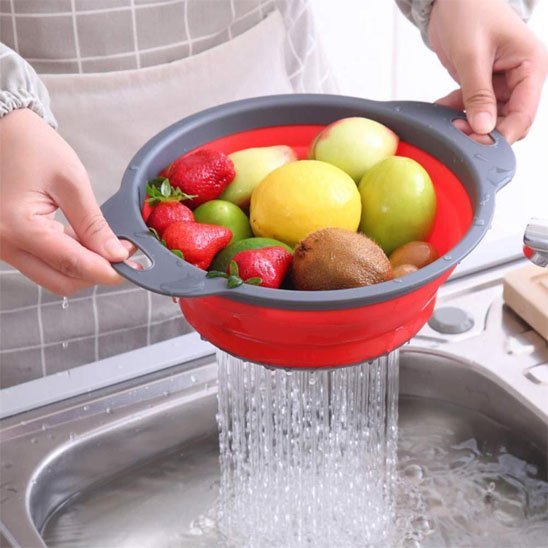 Passoire-pliable-avec-fruits