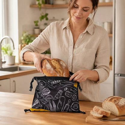 femme-dans-cuisine-mets-gros-pain-dans-sac-a-pain-ecrit-bread-bag-en-jaune-illustrer-par-des-graphiques-theme-boulangerie