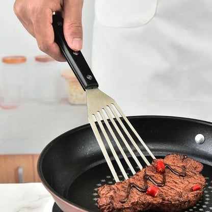 spatule sur poele avec steak
