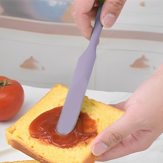 Spatule-en-silicone-linea-avec-ketchup
